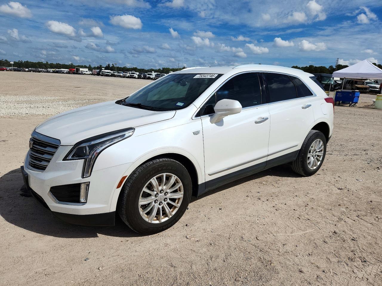 Vue de 2019 CADILLAC XT5, angle 1
