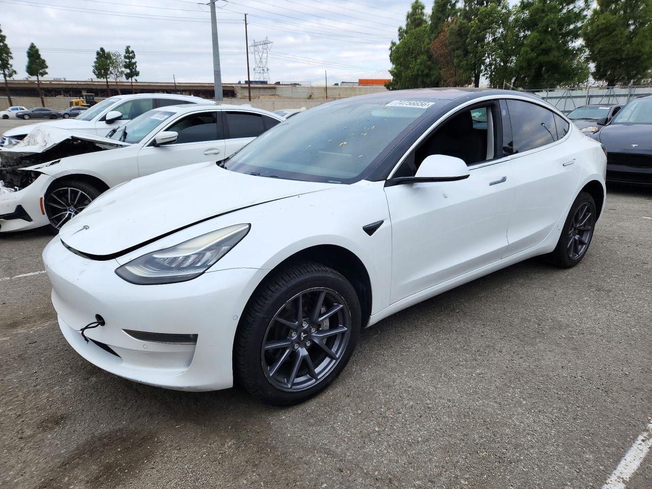 Вид 2019 TESLA MODEL 3, угол 1