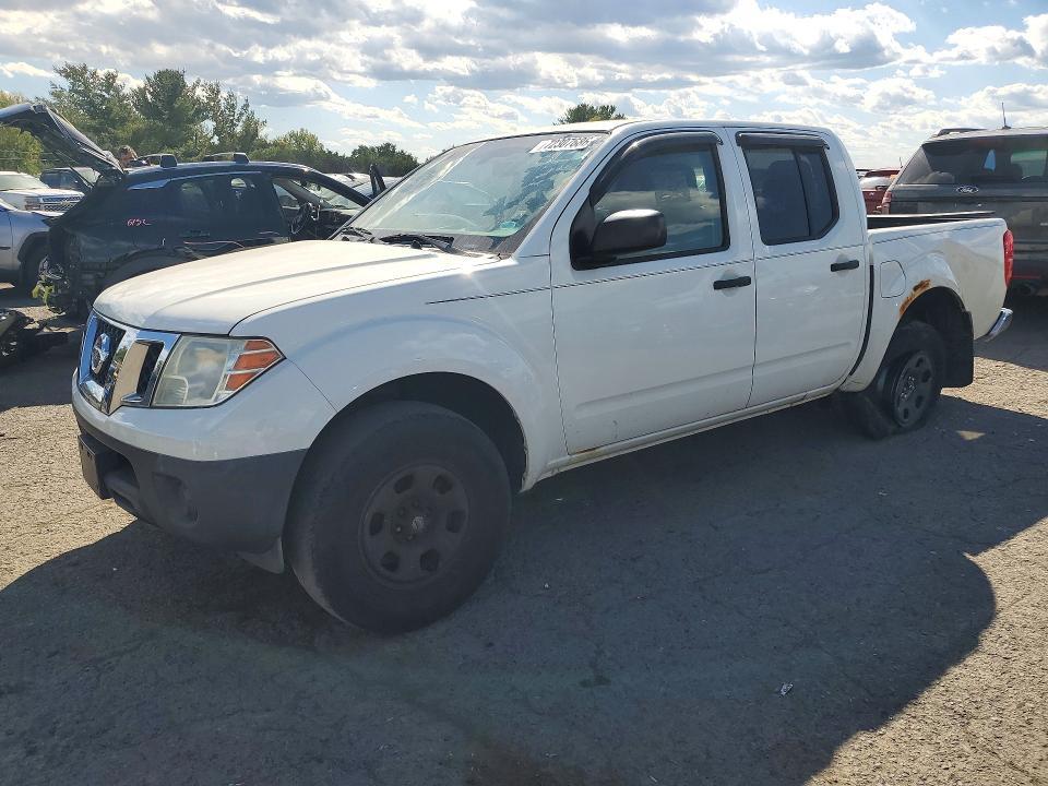 2015 NISSAN FRONTIER S  