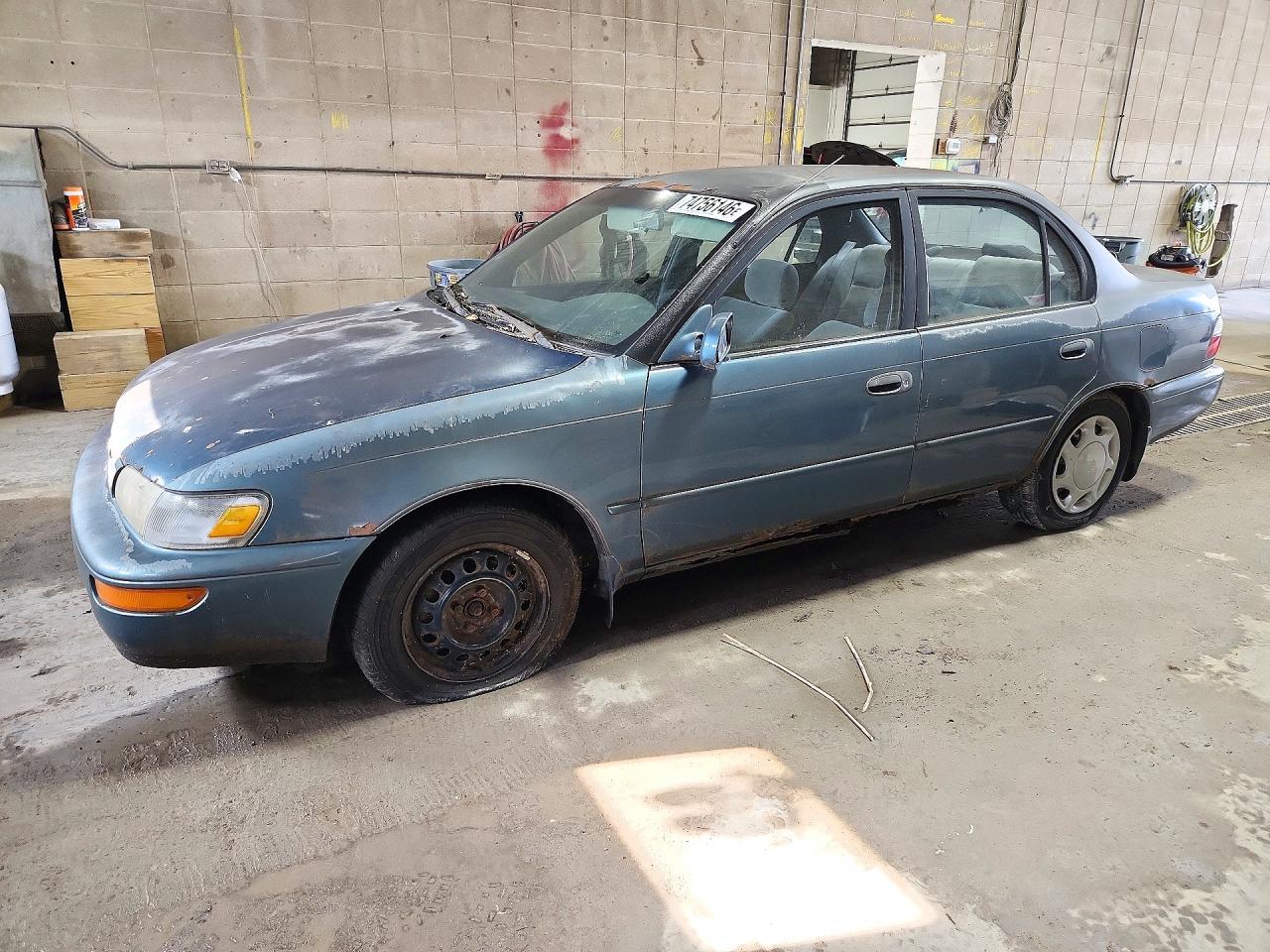 Vista de 1996 TOYOTA COROLLA DX, ángulo 1