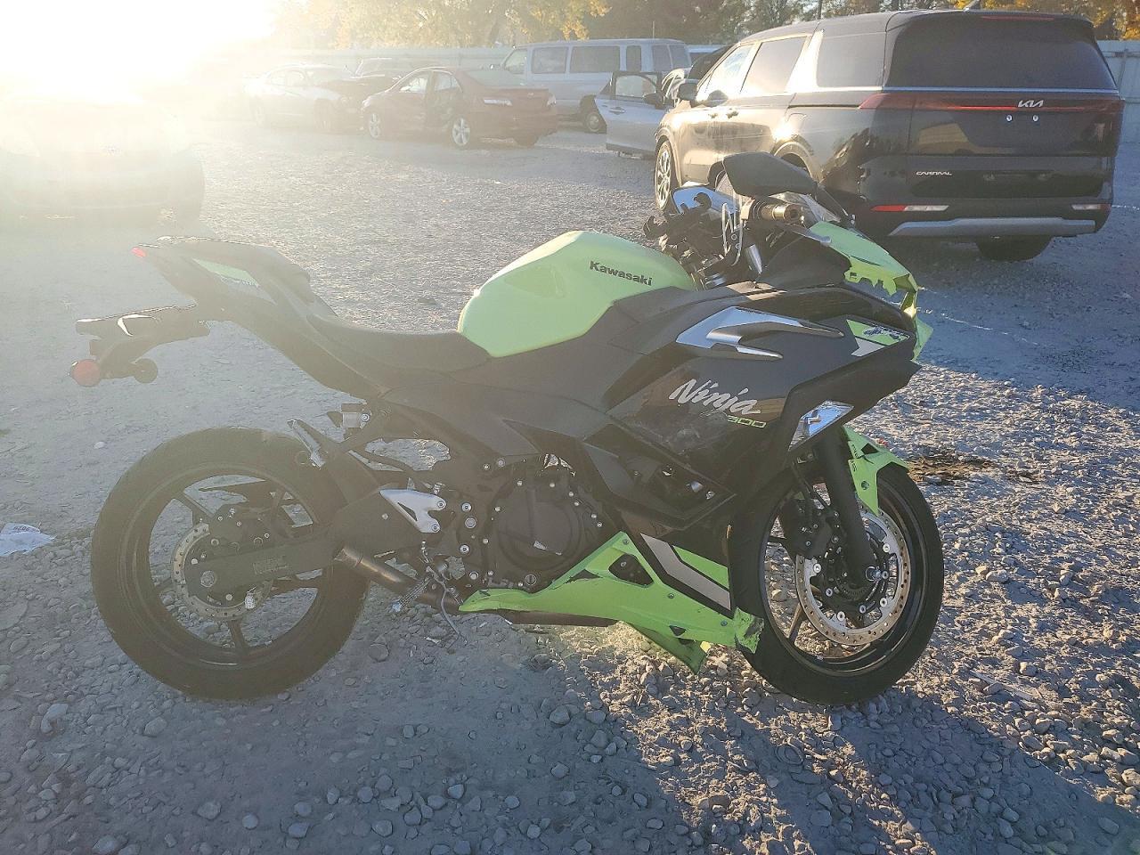 Vista de 2026 KAWASAKI EX500, ángulo 1