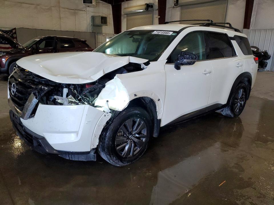 2022 NISSAN PATHFINDER SV  