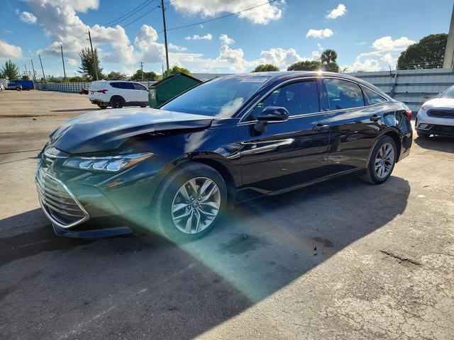 2019 TOYOTA AVALON XLE  