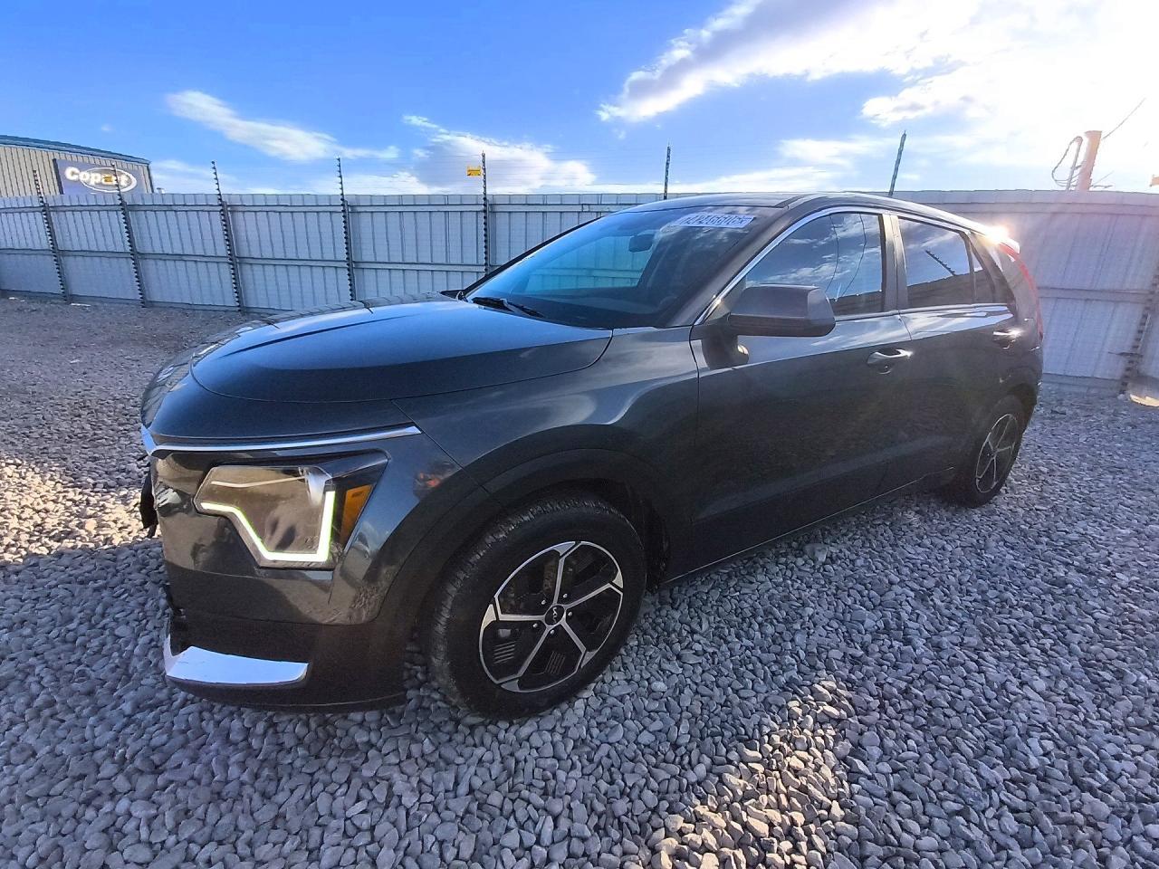 Вид 2026 KIA NIRO LX, угол 1
