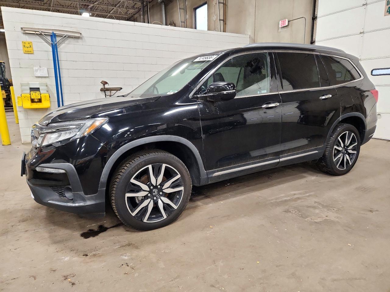 Вид 2019 HONDA PILOT TOURING, угол 1