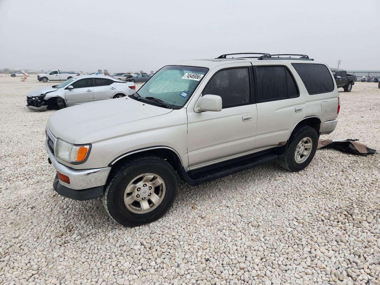 Vue de 1998 TOYOTA 4RUNNER SR5, angle 1