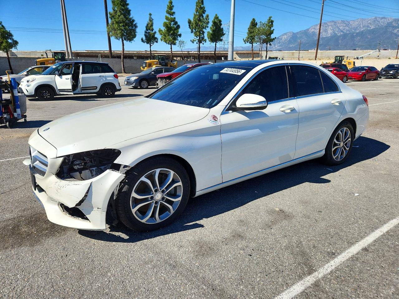 منظر 2015 Mercedes-Benz C CLASS، زاوية 1