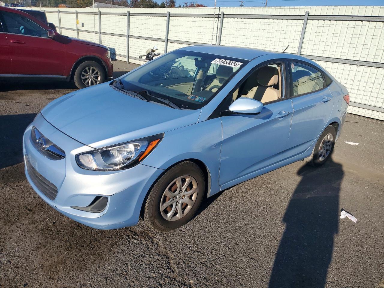 Vue de 2014 HYUNDAI ACCENT GLS, angle 1