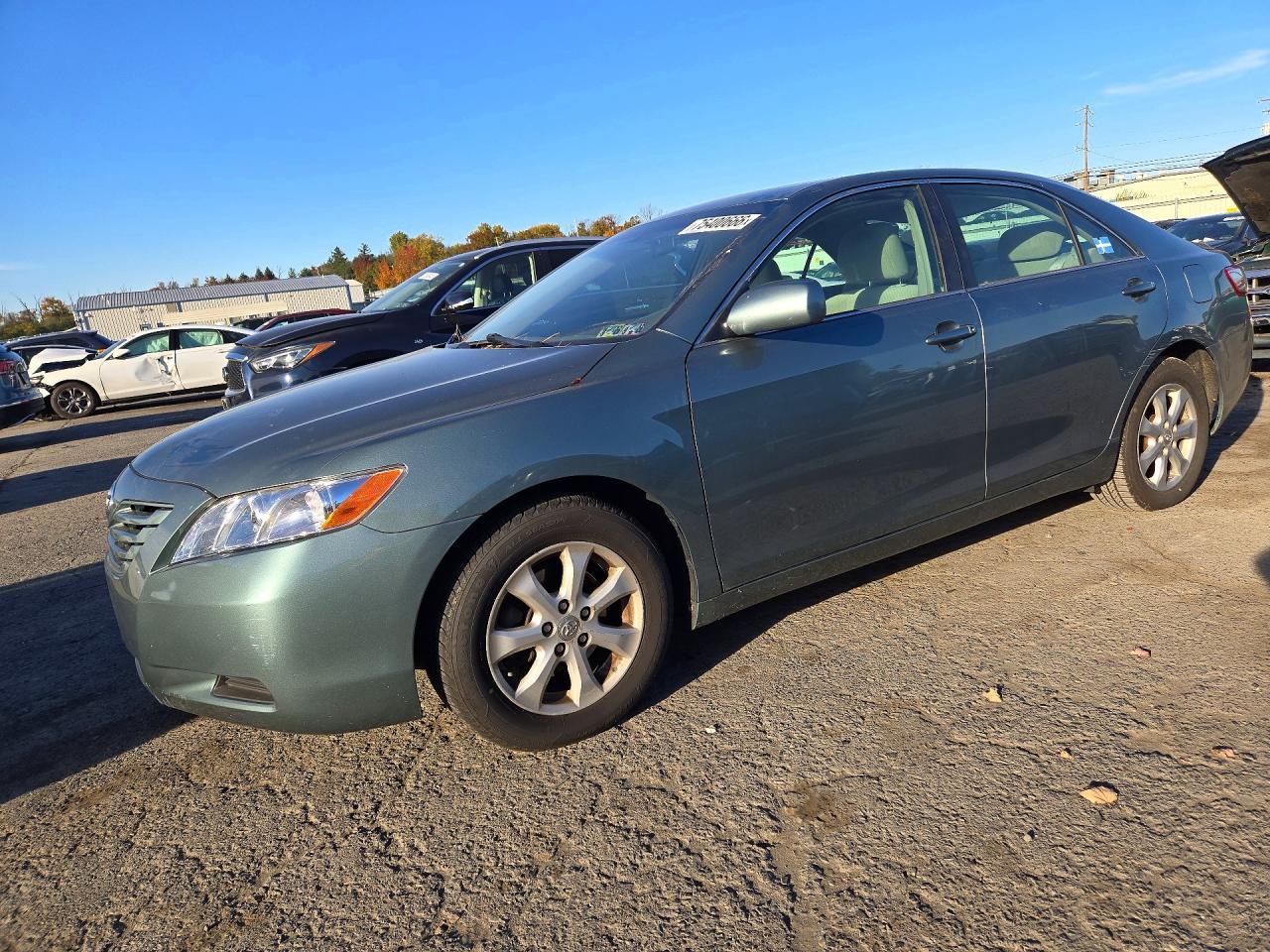 Vue de 2009 TOYOTA CAMRY LE, angle 1