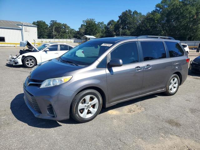 2020 TOYOTA SIENNA LE  