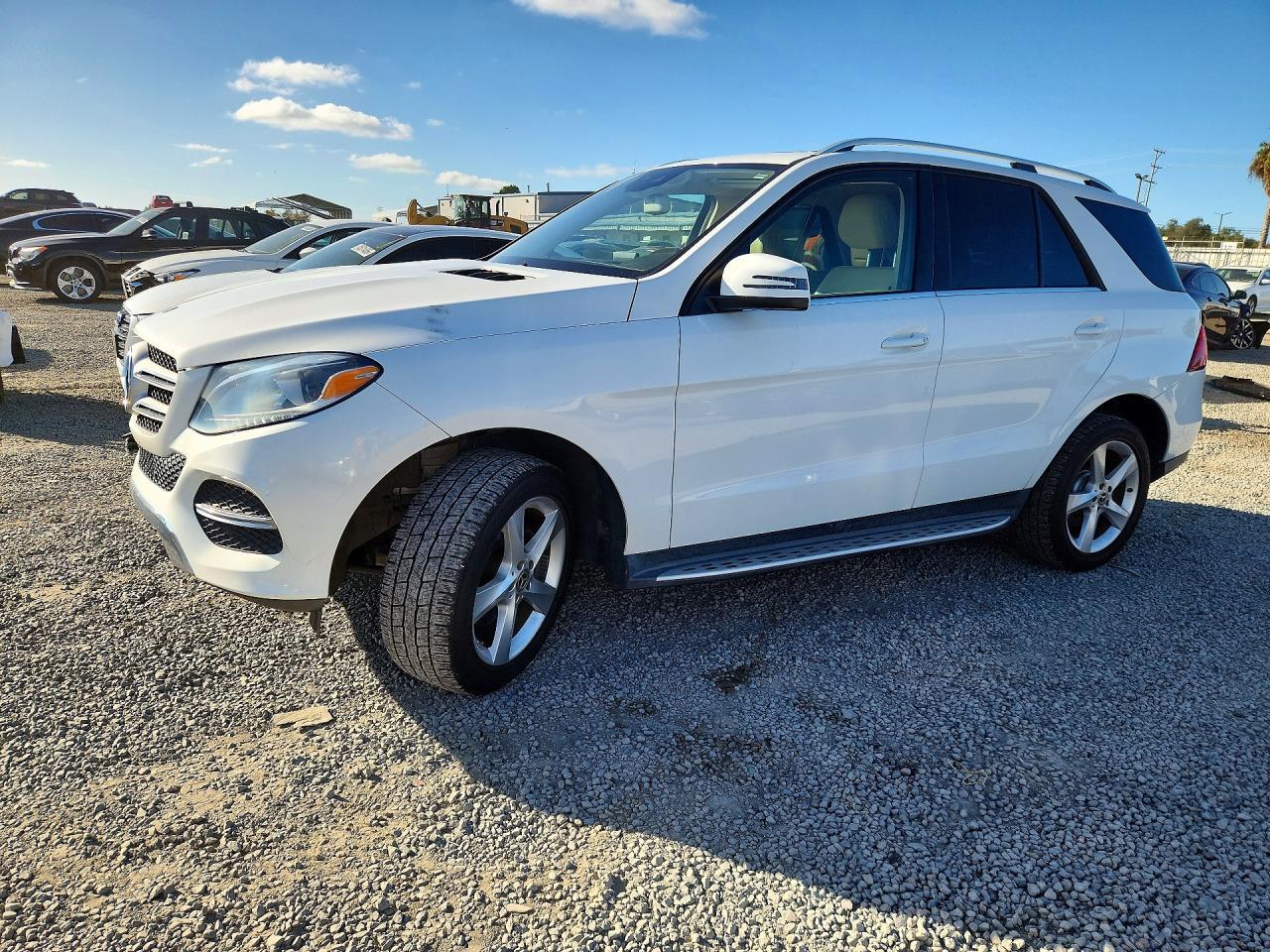 منظر 2017 MERCEDES-BENZ GLE 350، زاوية 1