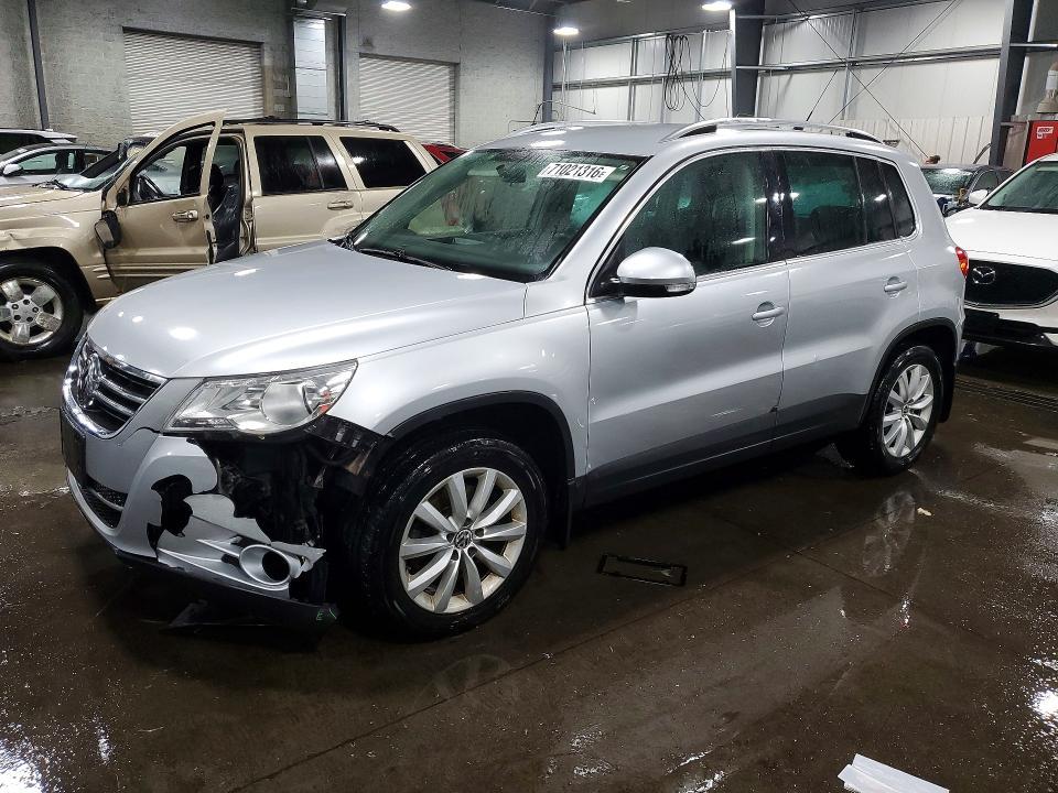 2011 VOLKSWAGEN TIGUAN S  