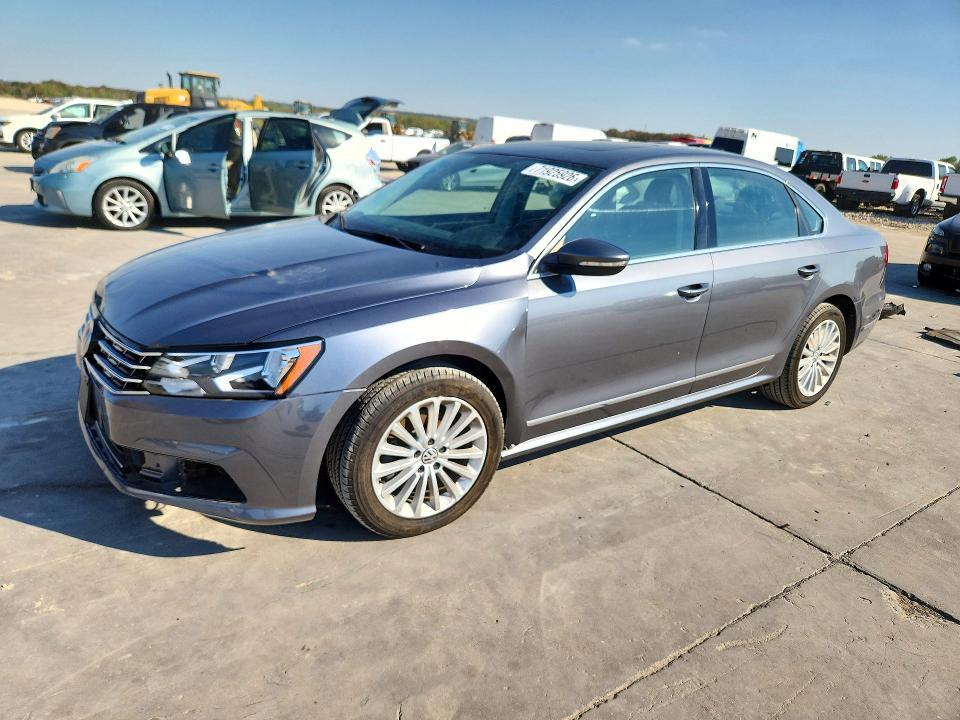 2016 VOLKSWAGEN PASSAT SE  