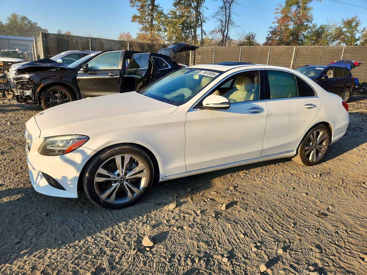Vue de 2020 MERCEDES-BENZ C 300, angle 1