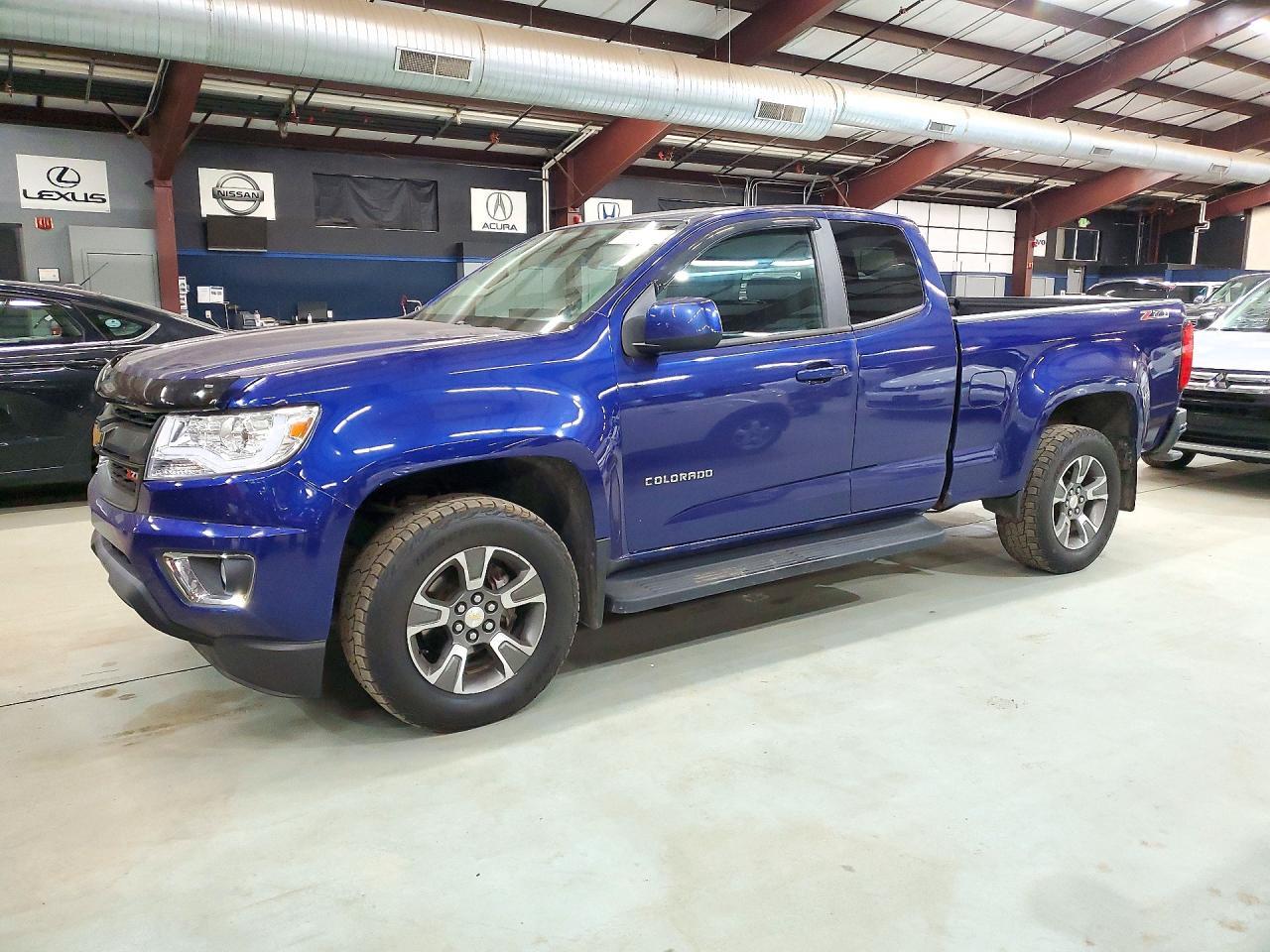 Вид 2015 CHEVROLET COLORADO Z71, угол 1