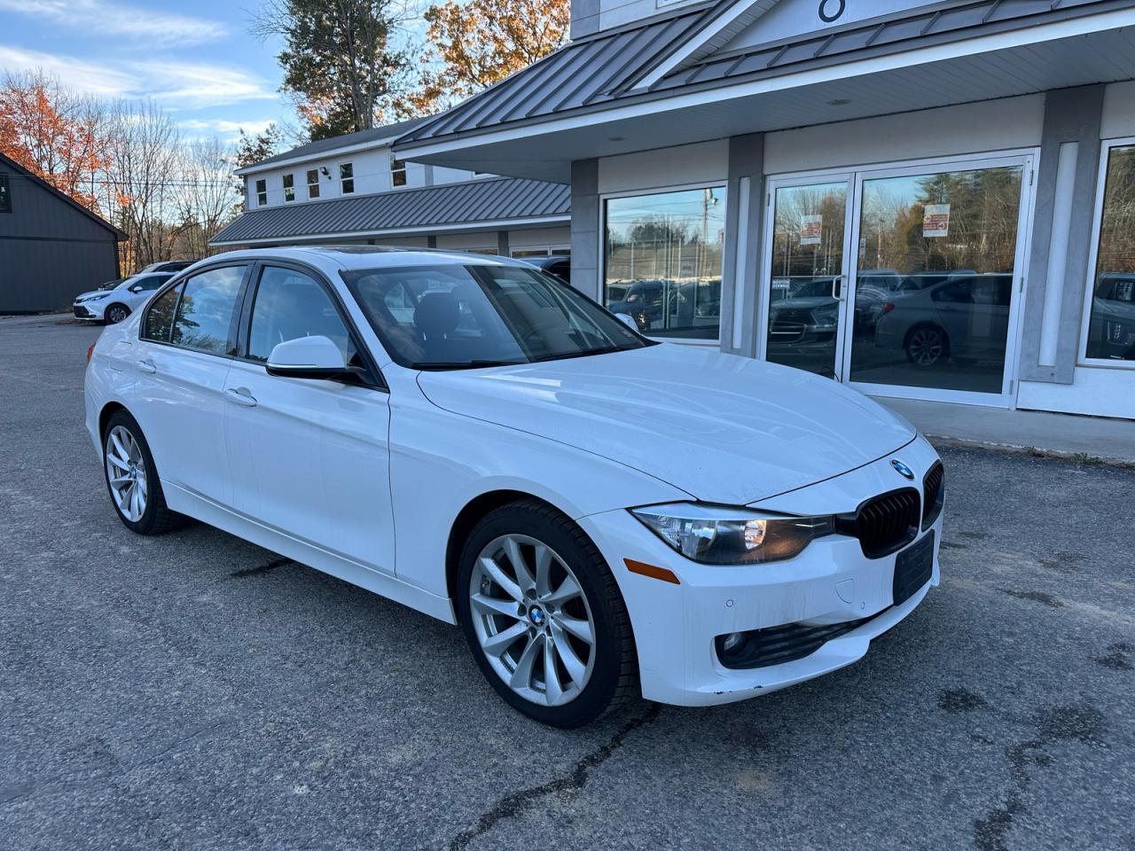 Vue de 2015 BMW 320 I XDRIVE, angle 1