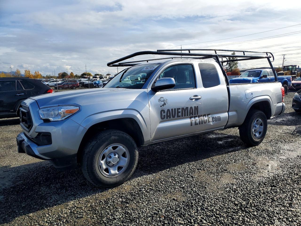 Вид 2022 TOYOTA TACOMA SR, угол 1