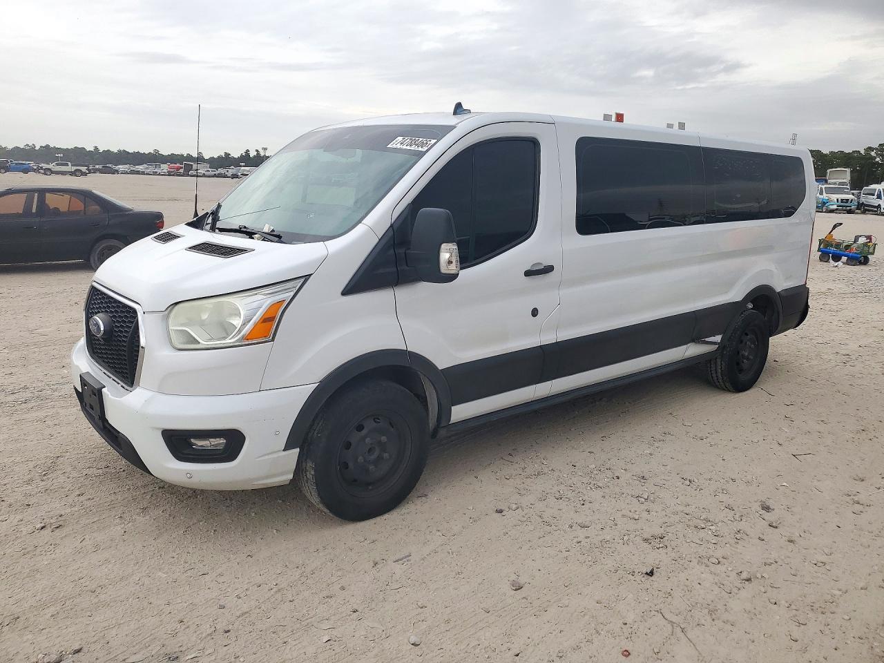 Vue de 2021 FORD TRANSIT T-350, angle 1