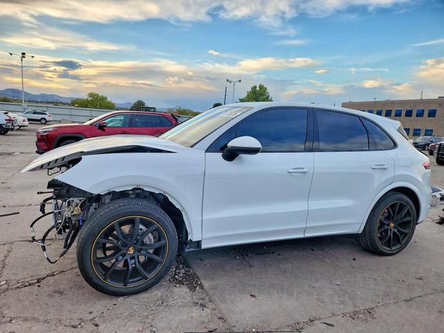2022 PORSCHE CAYENNE E-HYBRID  