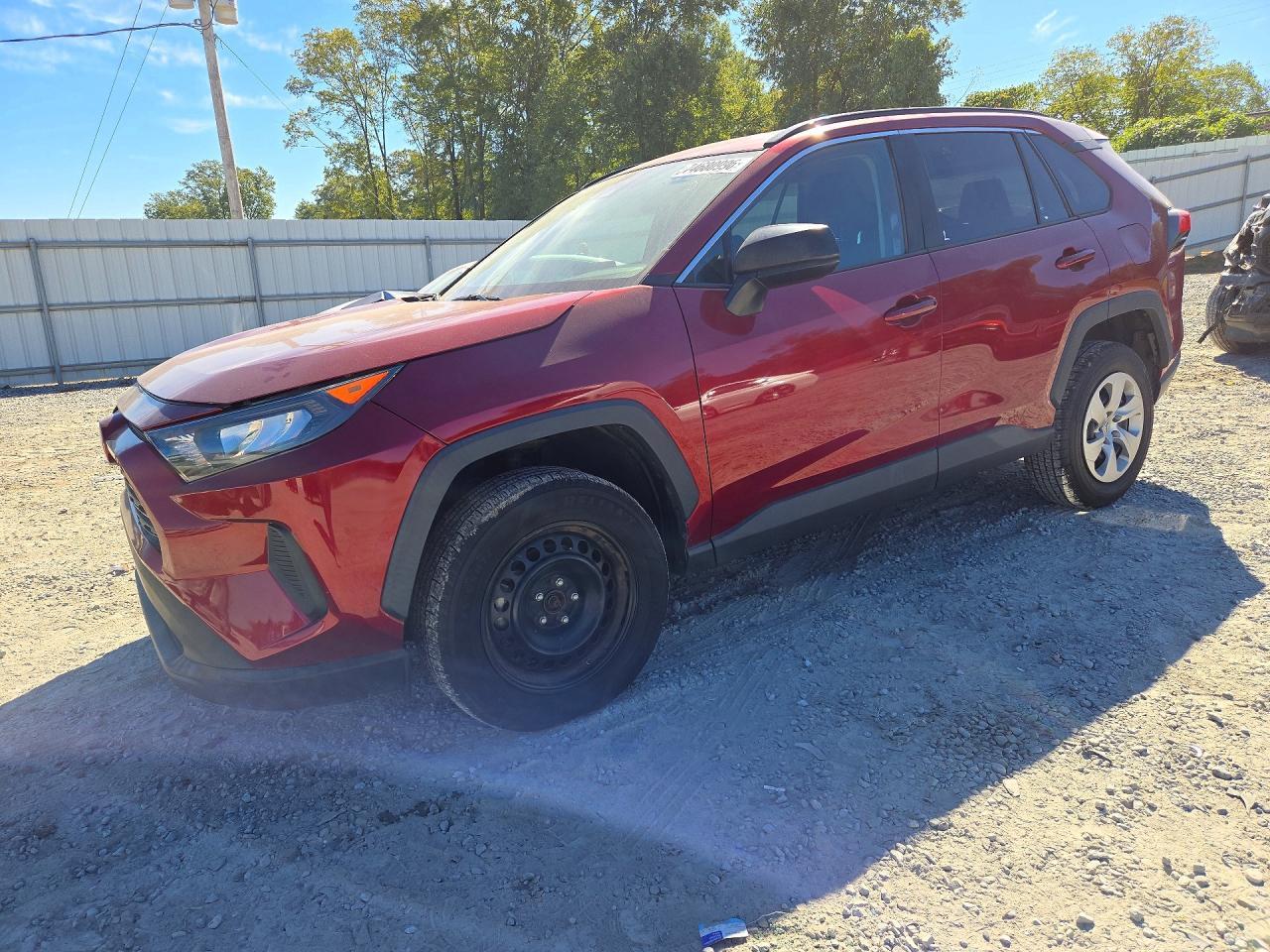 Vista de 2019 TOYOTA RAV4 LE, ángulo 1