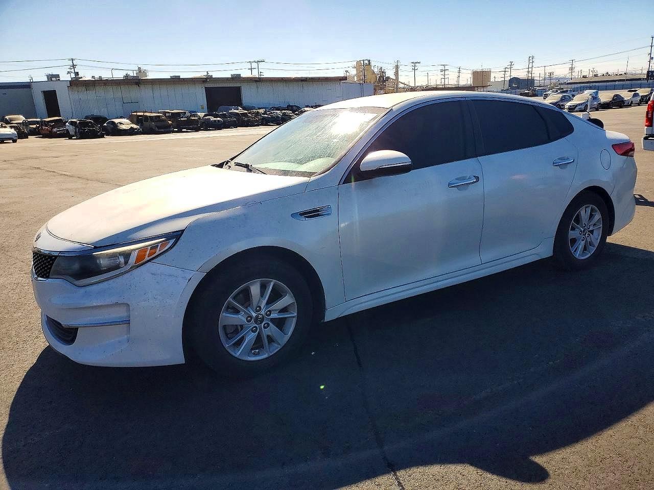 Вид 2018 KIA OPTIMA LX, угол 1
