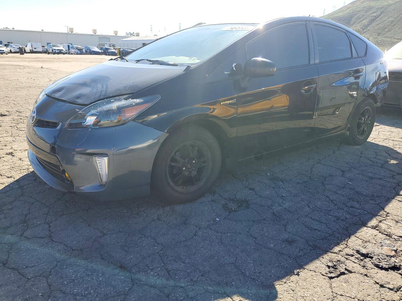 منظر 2015 TOYOTA PRIUS TWO، زاوية 1