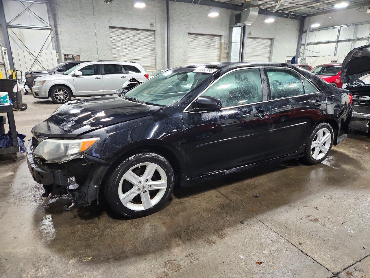 منظر 2014 TOYOTA CAMRY SE، زاوية 1