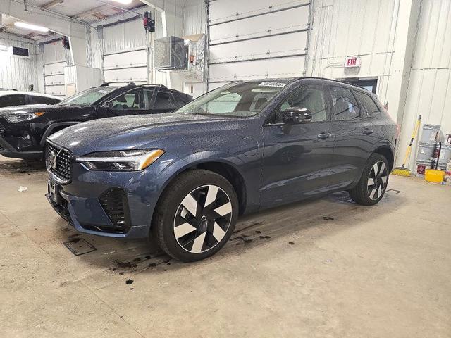 2025 VOLVO XC60 PLUS  