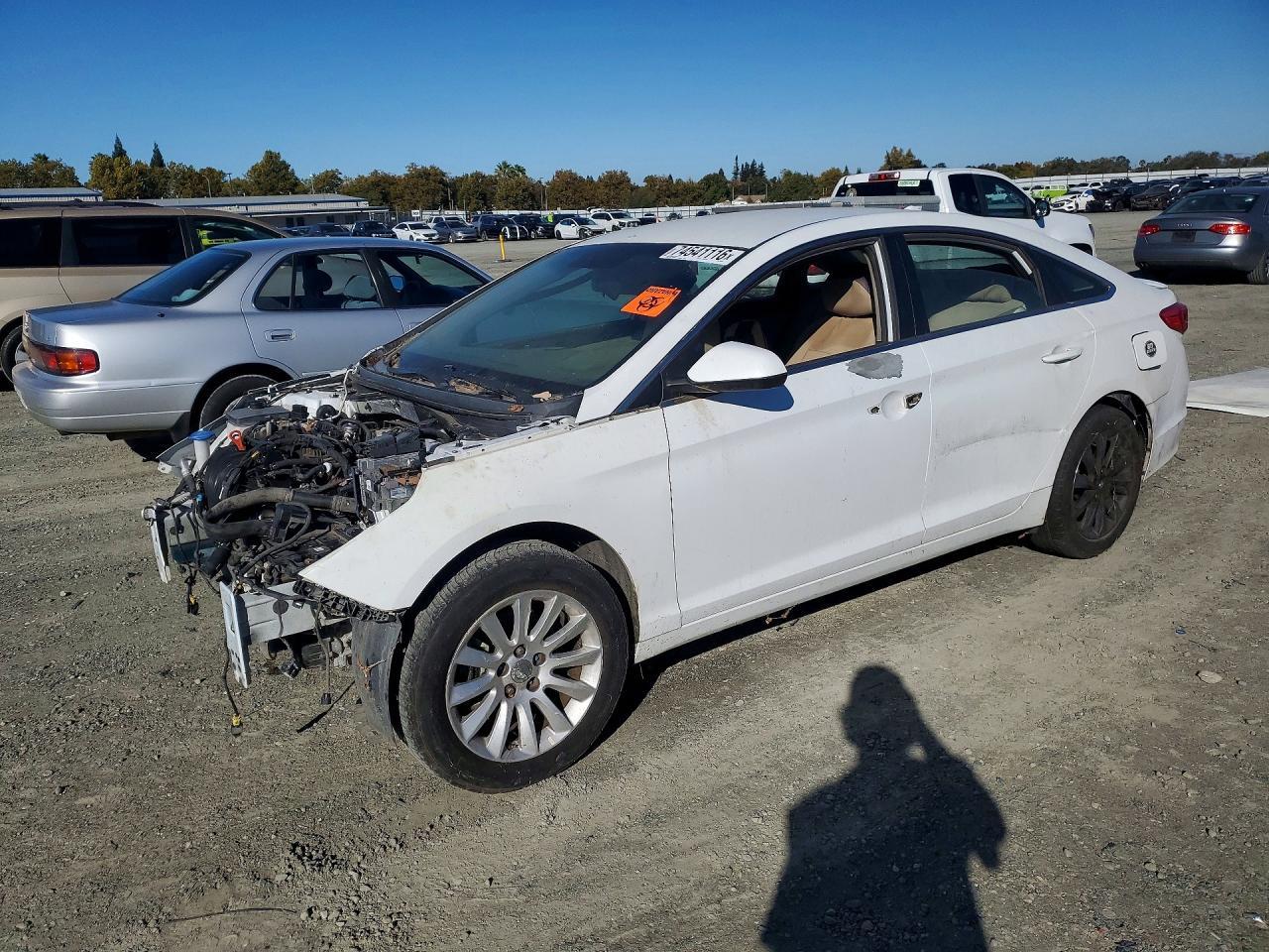 Vue de 2015 HYUNDAI SONATA SE, angle 1