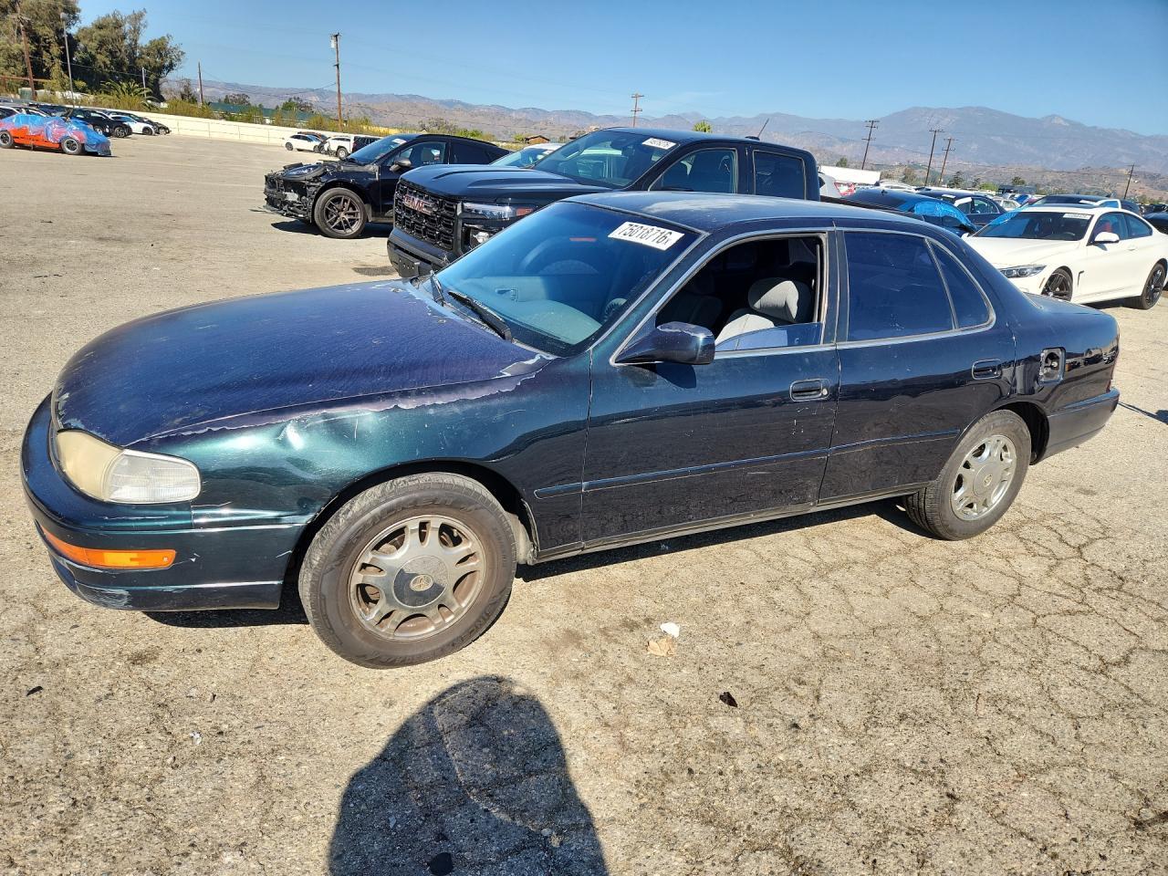 Vista de 1994 TOYOTA CAMRY LE, ángulo 1