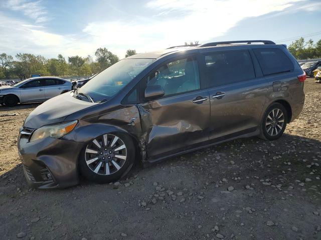 2018 TOYOTA SIENNA XLE 7-PASSENGER  