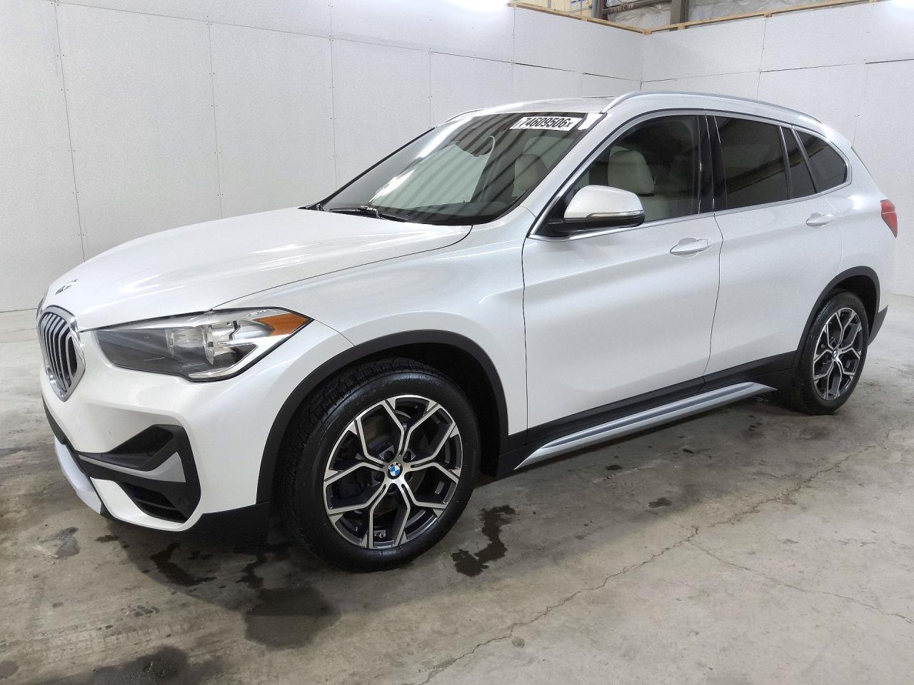 Vedere 2021 BMW X1 XDRIVE28I, unghi 1