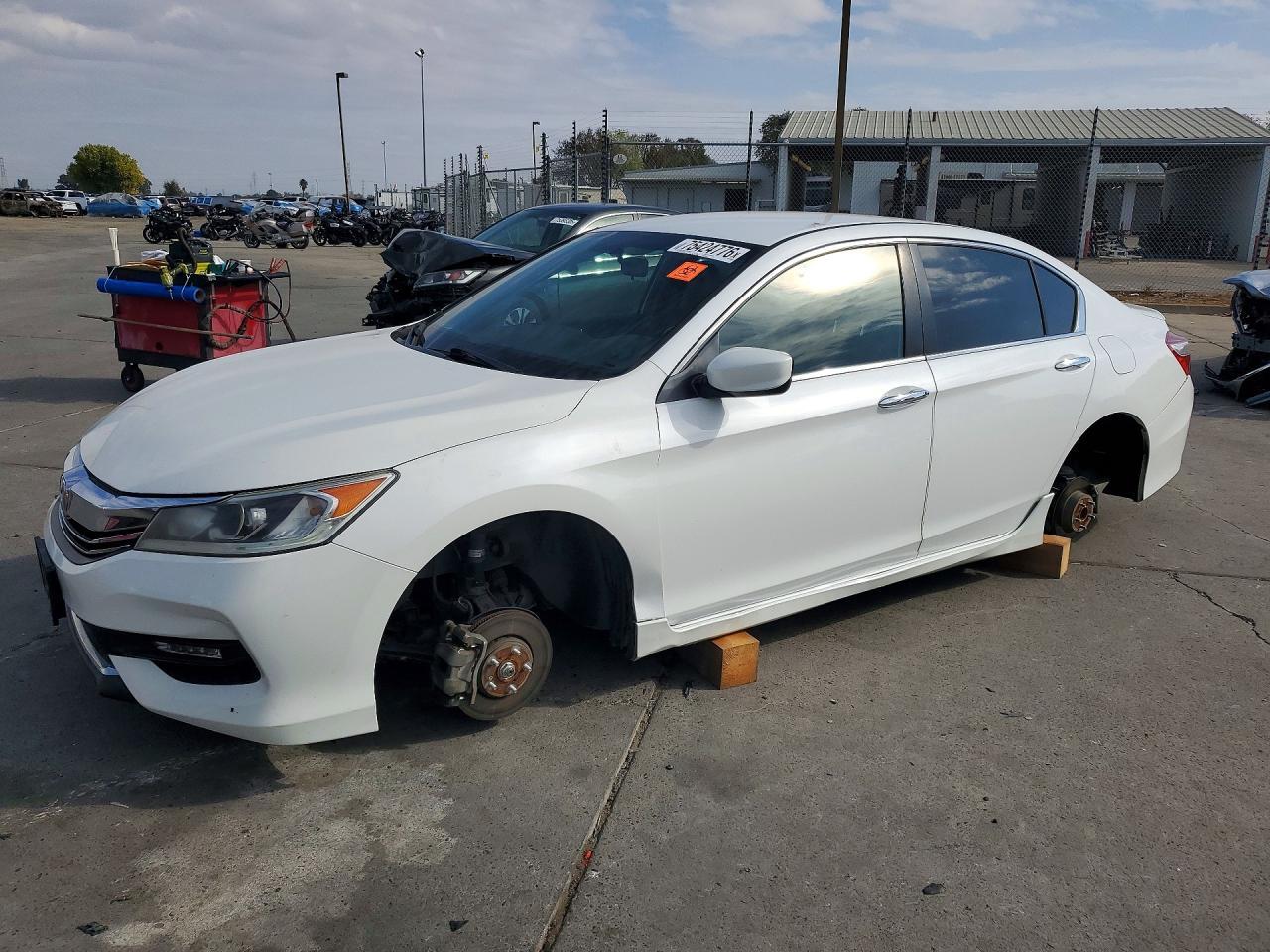 Vue de 2017 HONDA ACCORD SPORT SPECIAL EDITION, angle 1