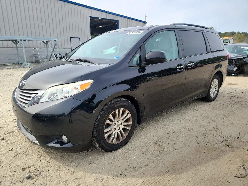 2016 TOYOTA SIENNA XLE 8-PASSENGER  