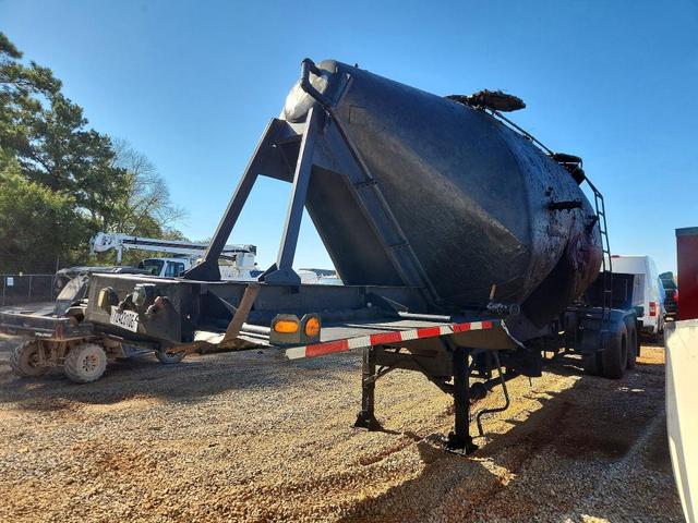2011 PNEUMATIC DRY BULK TRAILER