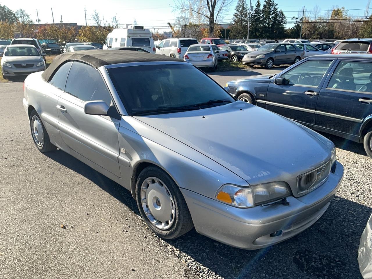 Vue de 1999 VOLVO C70 TURBO, angle 1