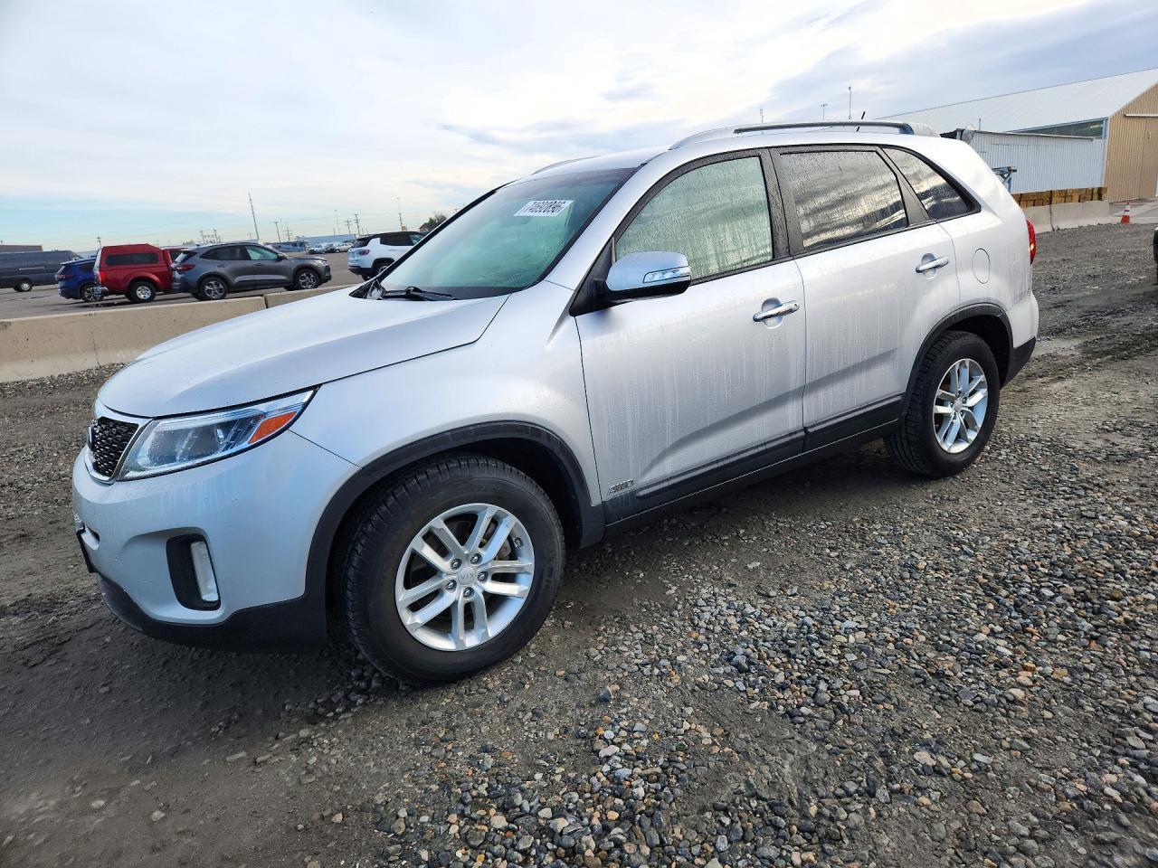 منظر 2015 KIA SORENTO LX، زاوية 1
