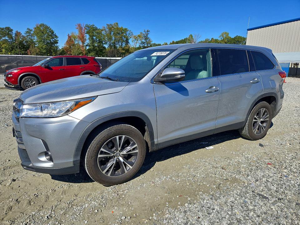 2019 TOYOTA HIGHLANDER LE  