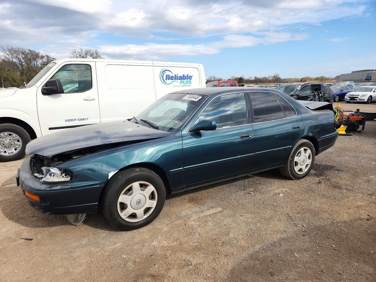 1996 TOYOTA CAMRY LE V6 view, angle 1