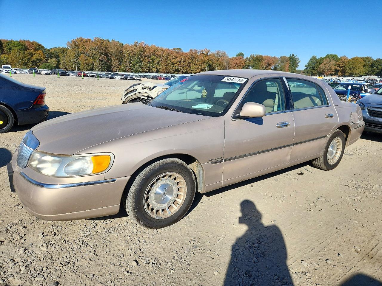 1998 LINCOLN TOWN CAR EXECUTIVE view, angle 1