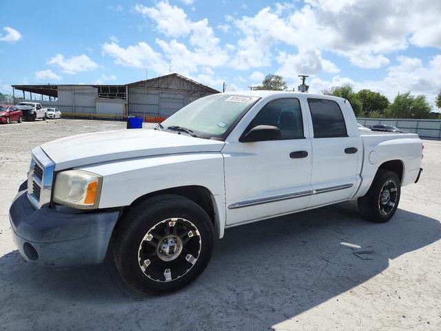 2005 DODGE DAKOTA QUAD SLT  