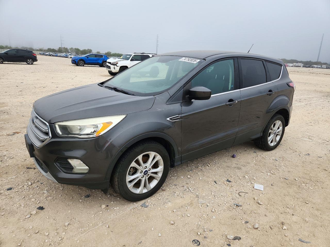 Vue de 2017 FORD ESCAPE SE, angle 1
