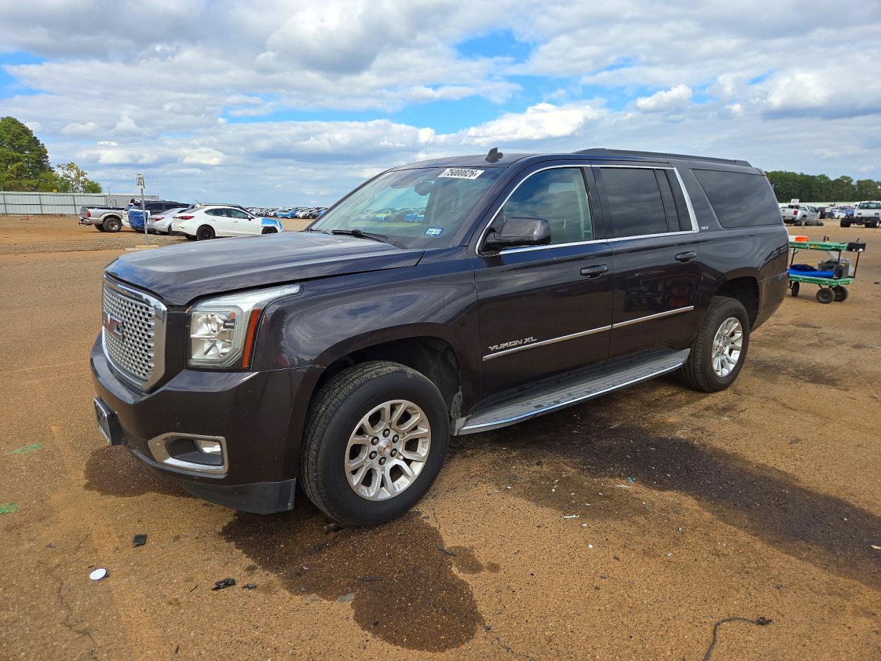 2015 GMC YUKON C1500 SLT view, angle 1