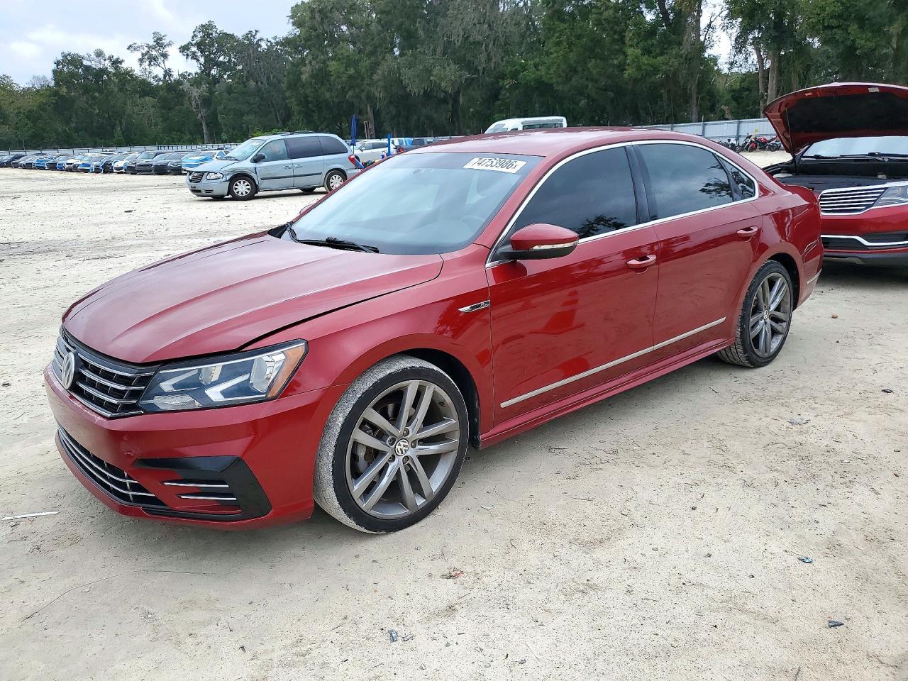 Vista de 2017 VOLKSWAGEN PASSAT R-LINE, ángulo 1