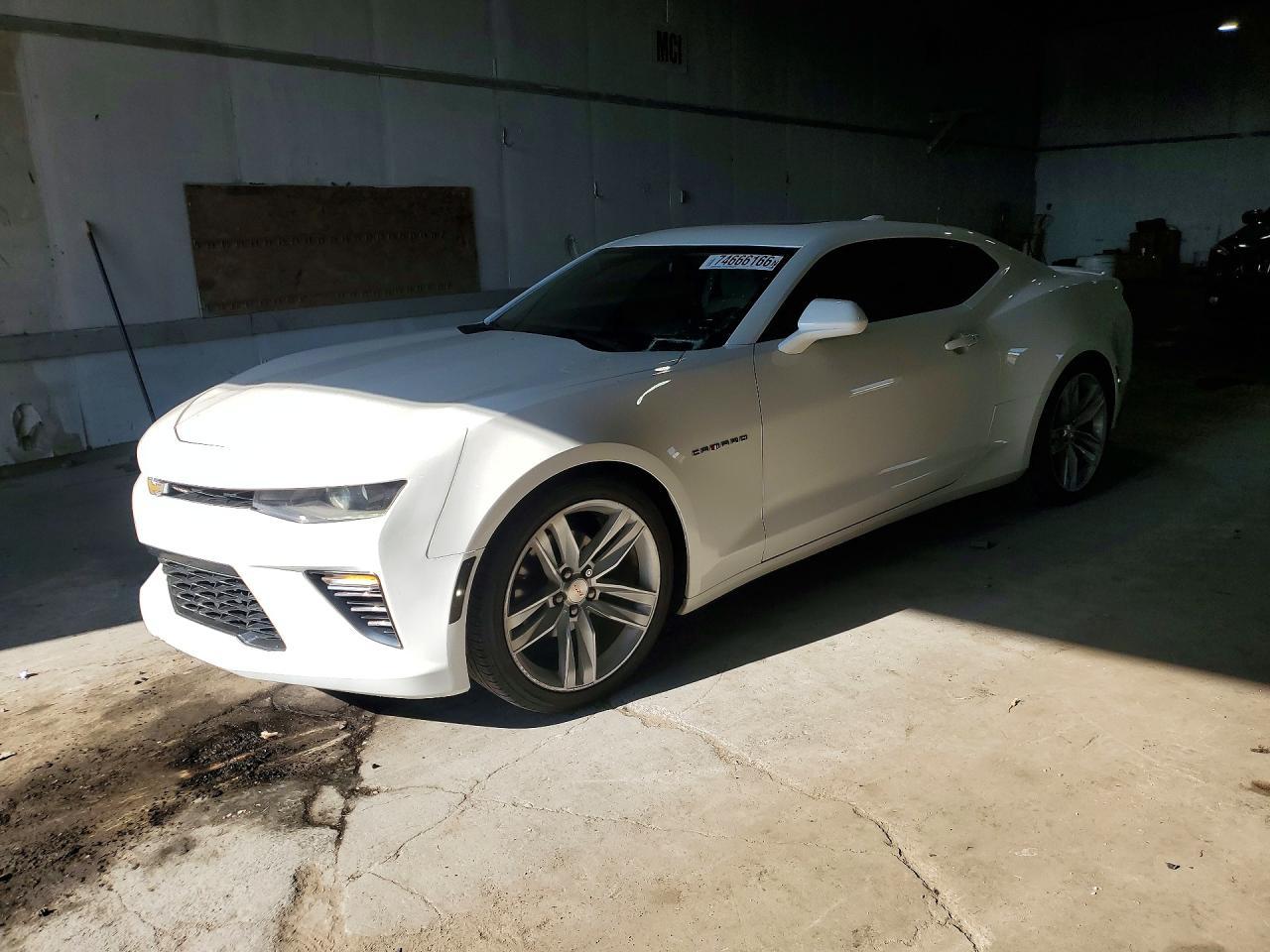 Vue de 2018 CHEVROLET CAMARO LT, angle 1