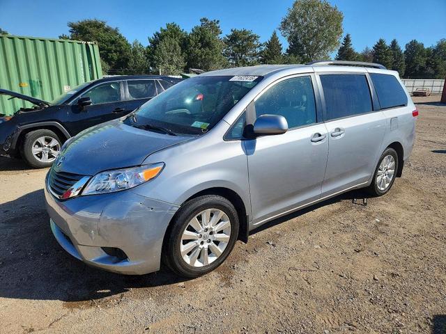 2014 TOYOTA SIENNA LE  
