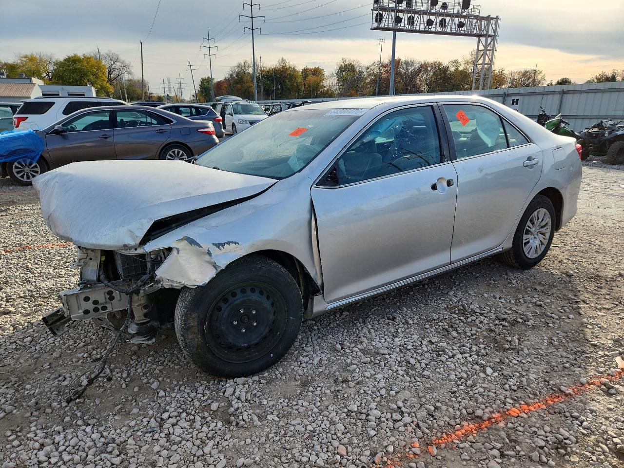منظر 2012 TOYOTA CAMRY LE، زاوية 1
