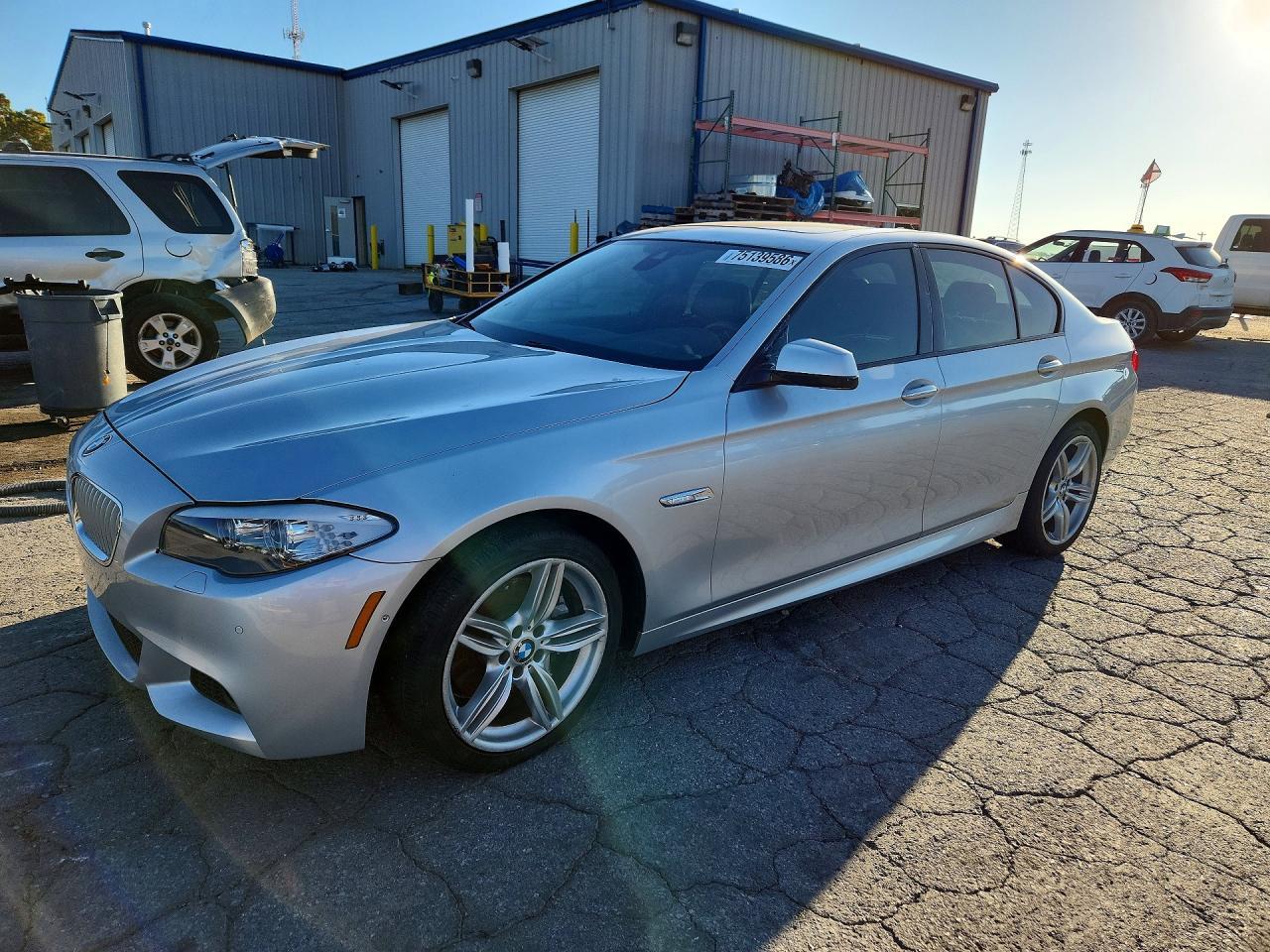 Вид 2013 BMW 550 XI, угол 1