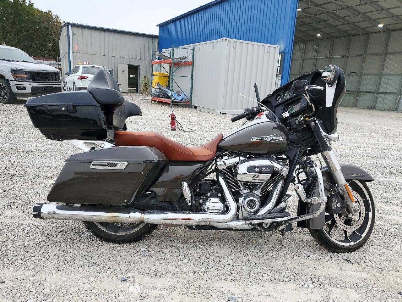 Vista de 2021 HARLEY-DAVIDSON FLHX, ángulo 1