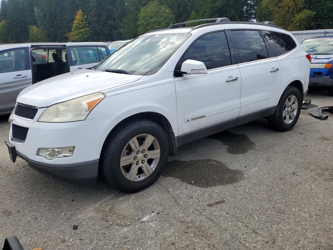 Vista de 2009 CHEVROLET TRAVERSE LT, ángulo 1